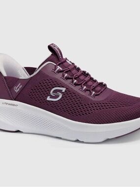 Skechers step-ins size 6